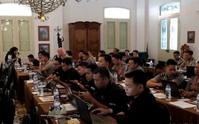Ratusan peserta POLDA Jatim mengikuti Pelatihan Web Design dengan antusias.