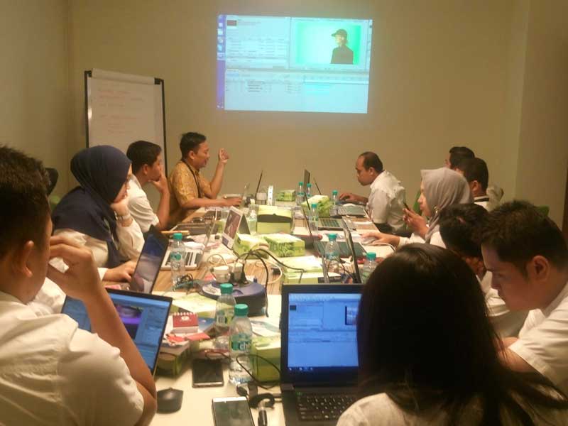 Flashcom selenggarakan Pelatihan editing video Surabaya