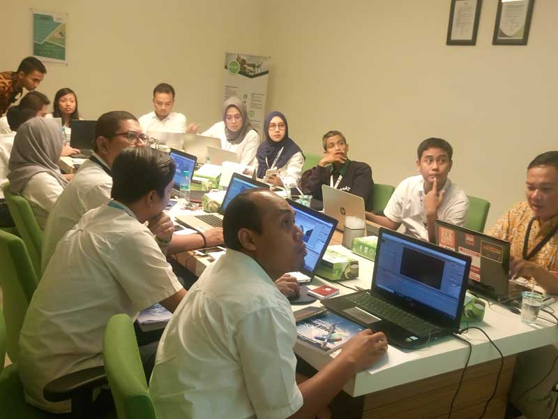 Pelatihan editing video Surabaya Full Praktik